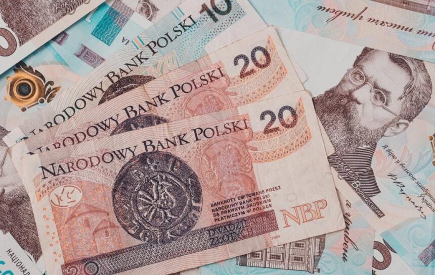 какая реальная средняя зарплата в Украине и Польше