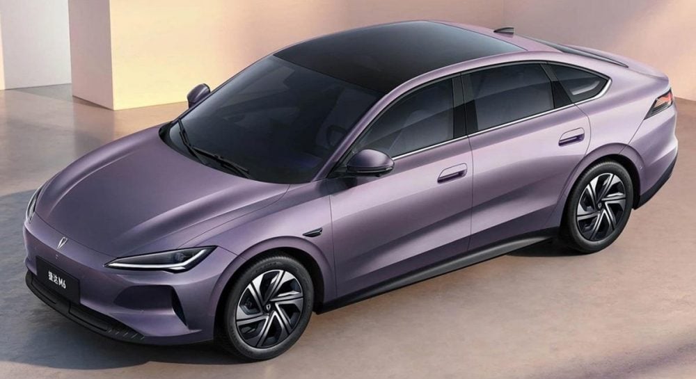 в продажу поступил недорогой электромобиль Jetta M6