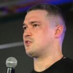 в уличном опросе прозвучала резкая критика Федорова из-за бронирования и поездок за границу