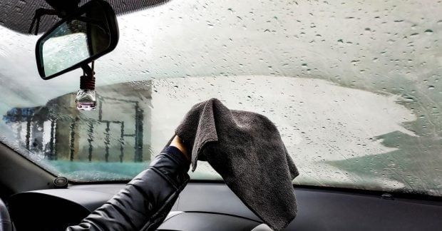 Обычный картофель спасет от запотевших стёкол в машине: как это работает