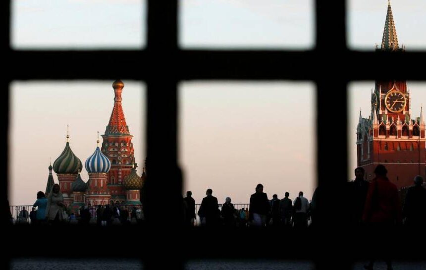 Кремль закладывает в бюджет РФ рекордные военные расходы на ближайшие три года