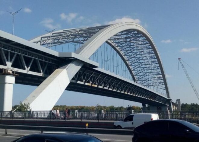 Во время воздушной тревоги в Киеве будут перекрыты два моста: в КГГА сообщили подробности