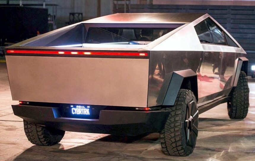 Стоимость зарядки Cybertruck сравнили с заправкой бензинового автомобиля: разница поражает