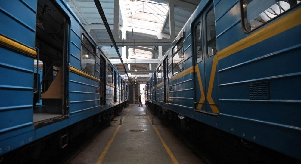 Киевское метро пострадало в результате массированного обстрела со стороны РФ: какие станции закрыли