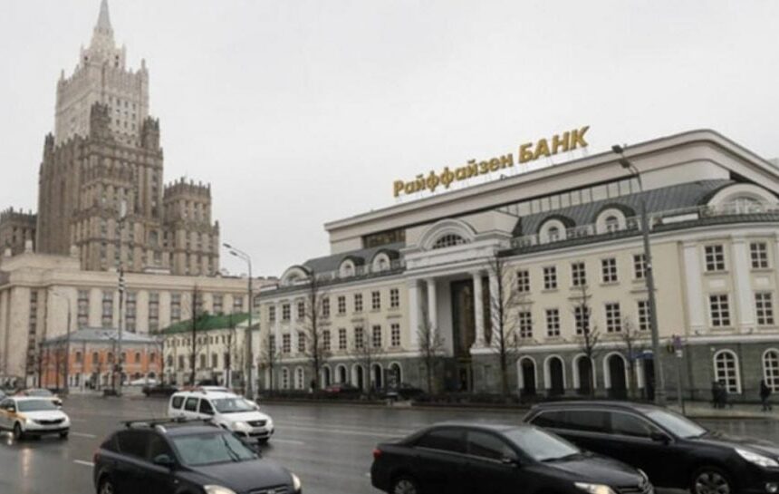 Российское подразделение Raiffeisen Bank системно обслуживает ВПК агрессора,