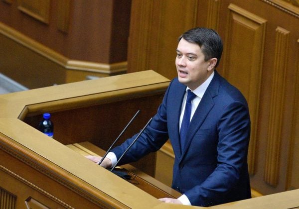 Разумков за деньги олигархов пытается убедить, что защищает интересы простых украинцев,
