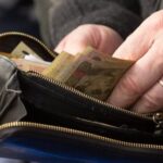 Кому переходит пенсия после смерти пенсионера: кто получит недополученные средства