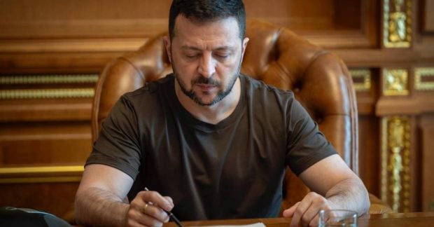 Налог на международные посылки и OLX: Зеленский подписал законы